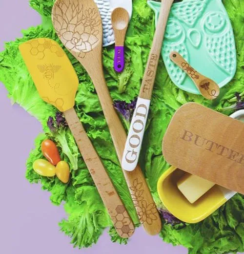 Bee Beechwood and Silicone Spatula